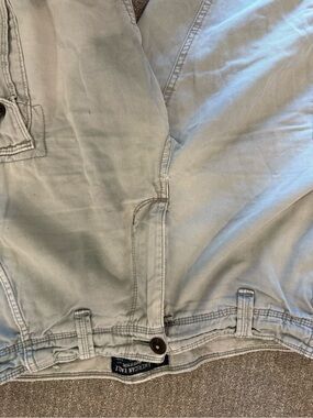 American Eagle Outfitters Men’s Light Tan Cargo Shorts